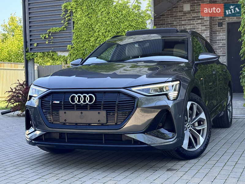 Внедорожник / Кроссовер Audi e-tron 2021 в 