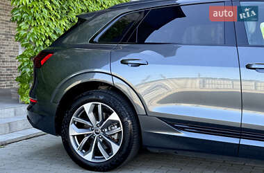 Внедорожник / Кроссовер Audi e-tron 2021 в 