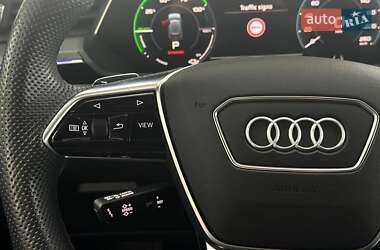 Позашляховик / Кросовер Audi e-tron 2022 в 