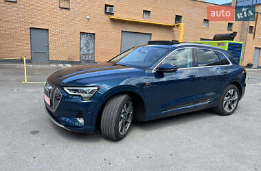 Внедорожник / Кроссовер Audi e-tron 2020 в 
