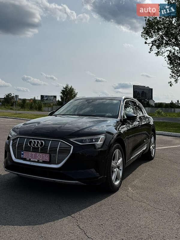 Внедорожник / Кроссовер Audi e-tron 2019 в 