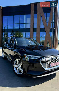 Внедорожник / Кроссовер Audi e-tron 2019 в 