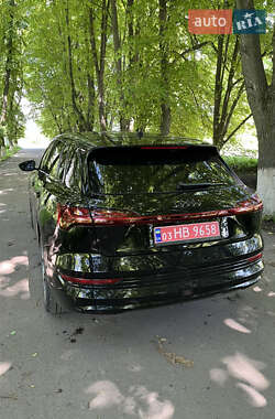 Позашляховик / Кросовер Audi e-tron 2020 в 