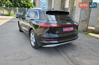 Внедорожник / Кроссовер Audi e-tron 2020 в 