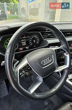 Внедорожник / Кроссовер Audi e-tron 2020 в 