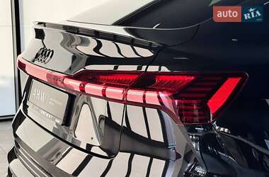 Внедорожник / Кроссовер Audi e-tron 2022 в 