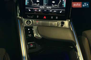 Внедорожник / Кроссовер Audi e-tron 2022 в 