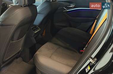 Внедорожник / Кроссовер Audi e-tron 2022 в 