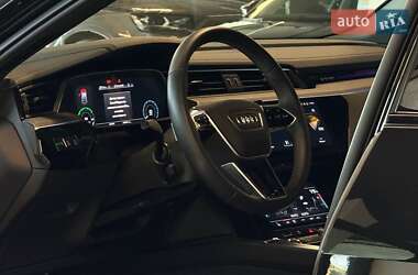 Внедорожник / Кроссовер Audi e-tron 2022 в 