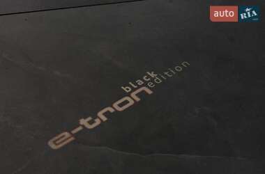 Внедорожник / Кроссовер Audi e-tron 2022 в 