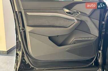 Внедорожник / Кроссовер Audi e-tron 2022 в 