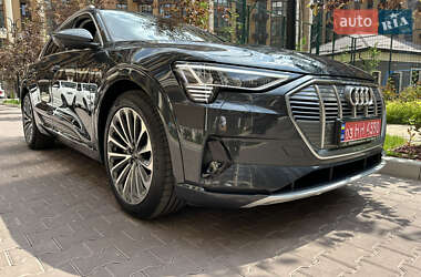Внедорожник / Кроссовер Audi e-tron 2021 в 