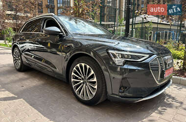 Внедорожник / Кроссовер Audi e-tron 2021 в 