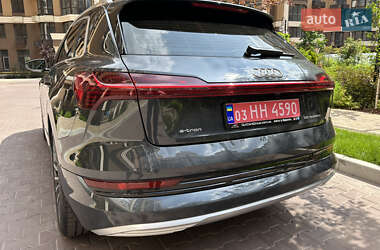 Внедорожник / Кроссовер Audi e-tron 2021 в 