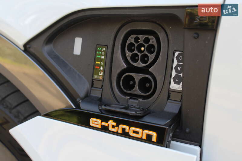 Внедорожник / Кроссовер Audi e-tron 2022 в Киеве