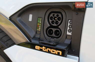 Внедорожник / Кроссовер Audi e-tron 2022 в 