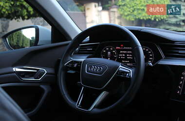 Внедорожник / Кроссовер Audi e-tron 2022 в 