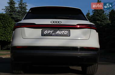 Внедорожник / Кроссовер Audi e-tron 2022 в 