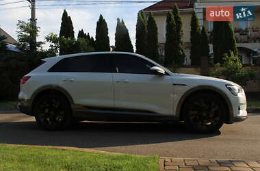 Внедорожник / Кроссовер Audi e-tron 2022 в 