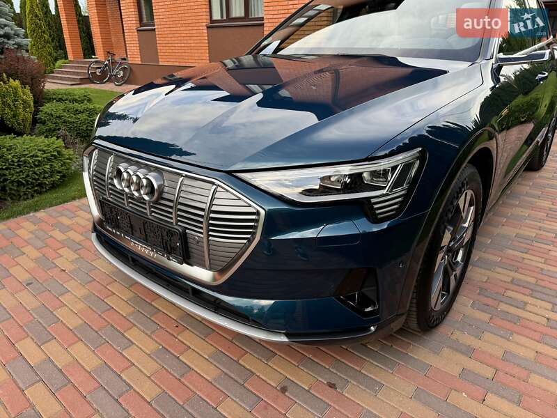 Внедорожник / Кроссовер Audi e-tron 2022 в Киеве