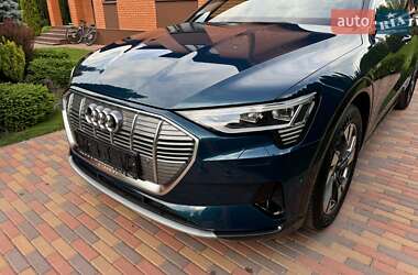 Внедорожник / Кроссовер Audi e-tron 2022 в 
