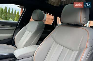 Внедорожник / Кроссовер Audi e-tron 2022 в 