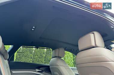 Внедорожник / Кроссовер Audi e-tron 2022 в 