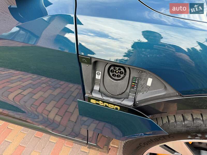 Внедорожник / Кроссовер Audi e-tron 2022 в Киеве