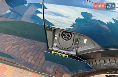 Внедорожник / Кроссовер Audi e-tron 2022 в 