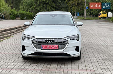 Позашляховик / Кросовер Audi e-tron 2021 в 