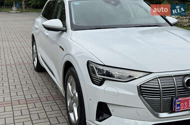 Позашляховик / Кросовер Audi e-tron 2021 в 