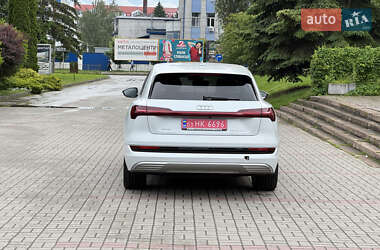 Позашляховик / Кросовер Audi e-tron 2021 в 