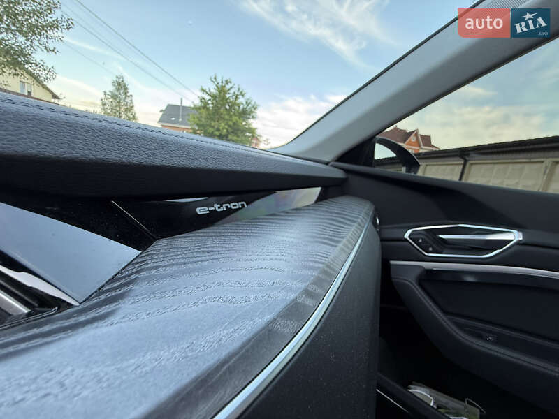 Внедорожник / Кроссовер Audi e-tron 2021 в Ирпене