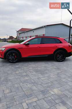 Внедорожник / Кроссовер Audi e-tron 2020 в 