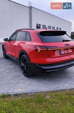 Внедорожник / Кроссовер Audi e-tron 2020 в 