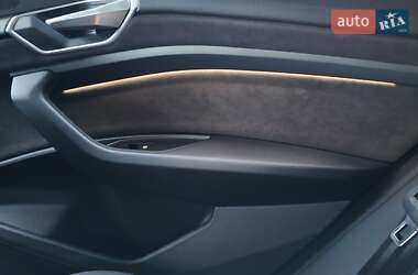 Внедорожник / Кроссовер Audi e-tron 2020 в 