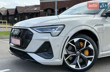 Позашляховик / Кросовер Audi e-tron 2021 в 
