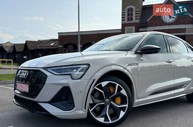 Позашляховик / Кросовер Audi e-tron 2021 в 
