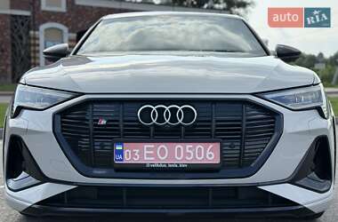 Позашляховик / Кросовер Audi e-tron 2021 в 