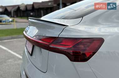 Позашляховик / Кросовер Audi e-tron 2021 в 