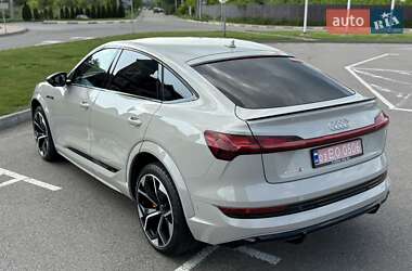 Позашляховик / Кросовер Audi e-tron 2021 в 
