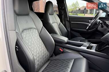 Позашляховик / Кросовер Audi e-tron 2021 в 
