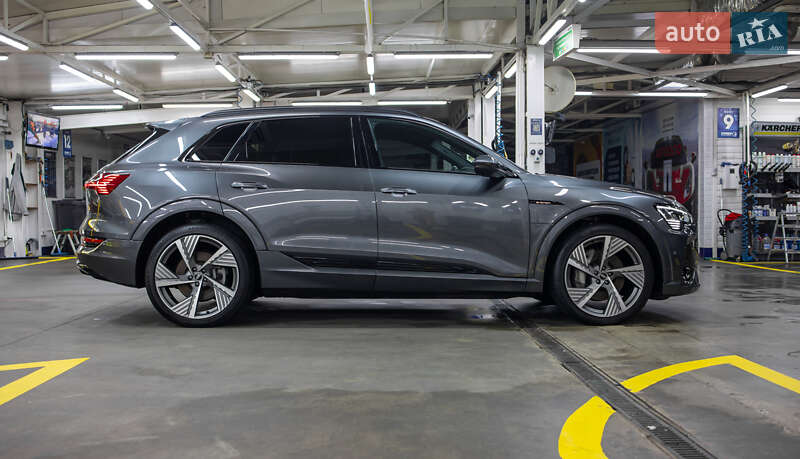Позашляховик / Кросовер Audi e-tron 2021 в Чернівцях