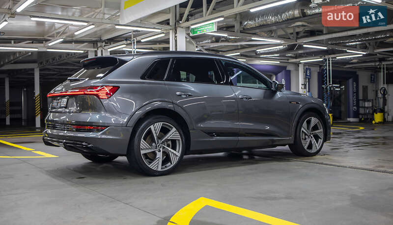 Позашляховик / Кросовер Audi e-tron 2021 в Чернівцях