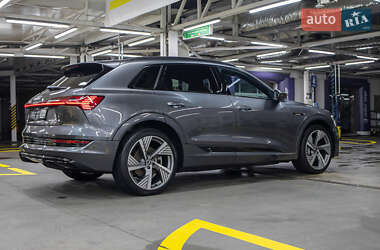 Внедорожник / Кроссовер Audi e-tron 2021 в 
