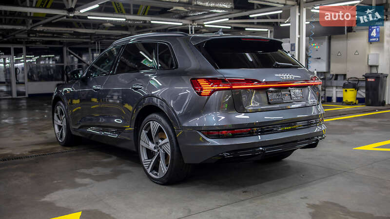 Позашляховик / Кросовер Audi e-tron 2021 в Чернівцях