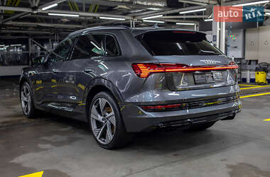 Внедорожник / Кроссовер Audi e-tron 2021 в 