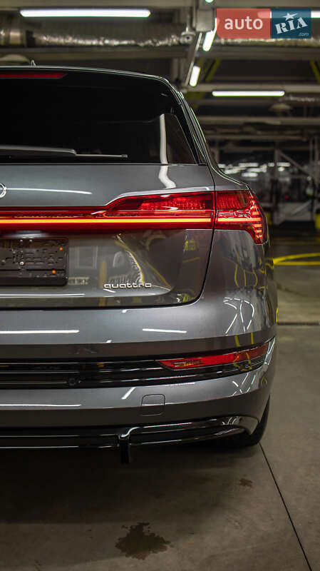 Позашляховик / Кросовер Audi e-tron 2021 в Чернівцях