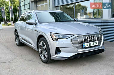 Внедорожник / Кроссовер Audi e-tron 2022 в 