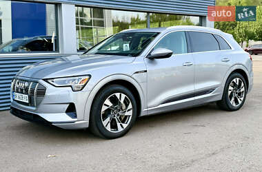 Внедорожник / Кроссовер Audi e-tron 2022 в 